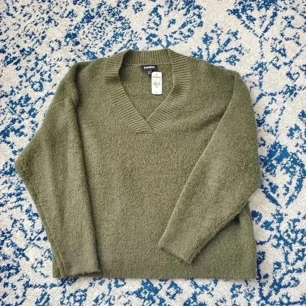 Express Olive Green V Neck Sweater NWT Size XXS